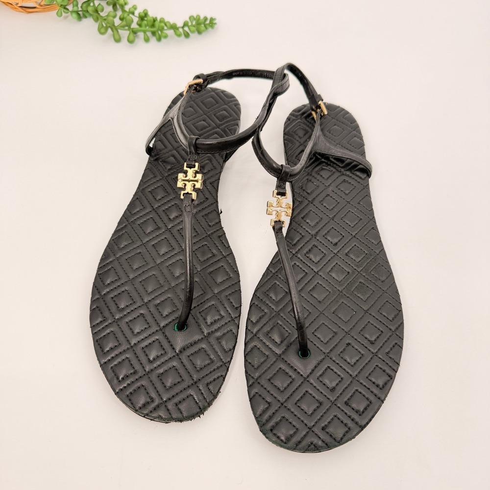 Tory Burch Emmy Sandal Womens 8.5M Black Quilted Leather Gold Logo Thong Flat - Picture 2 of 6